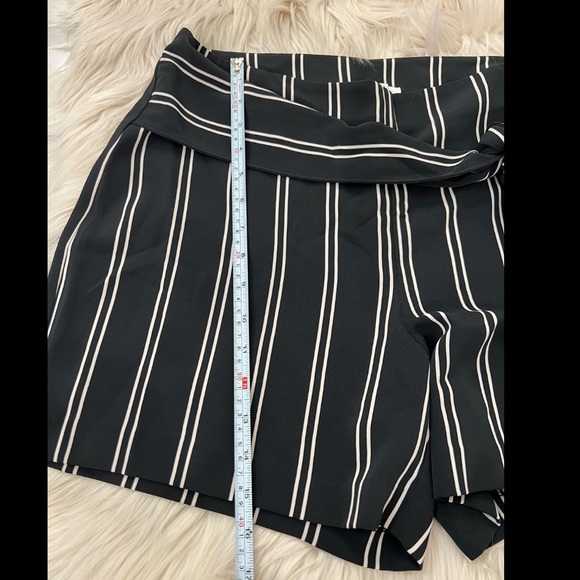 Bar III black and white shorts - Picture 2 of 3